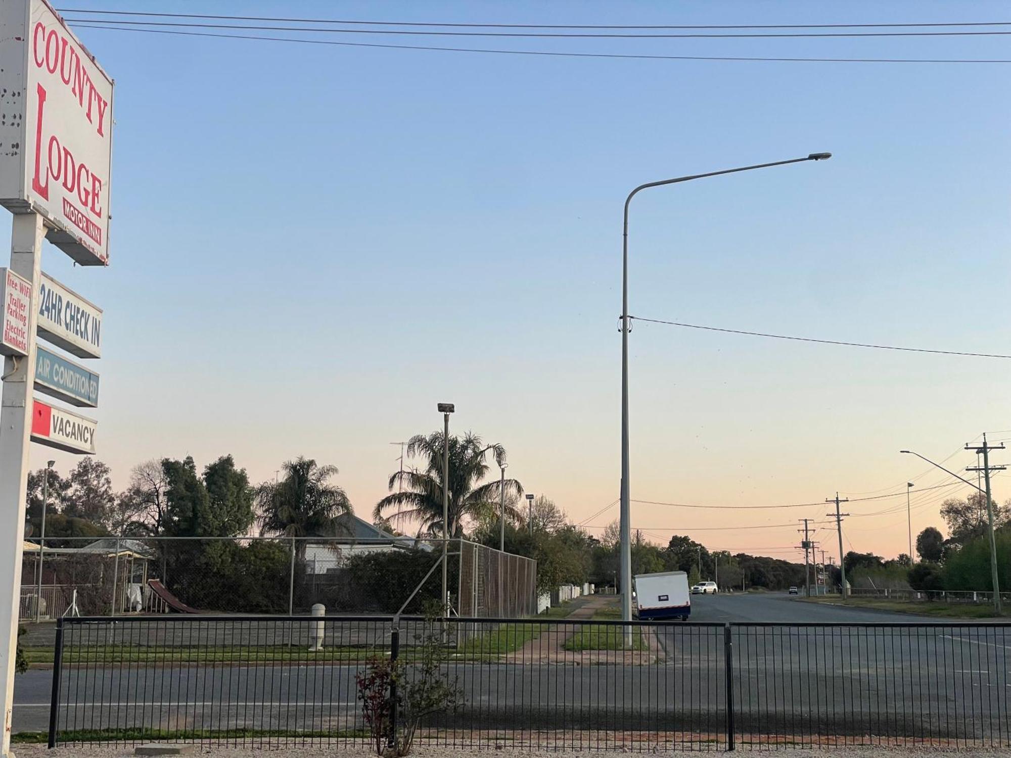 County Lodge Motor Inn West Wyalong Exterior foto