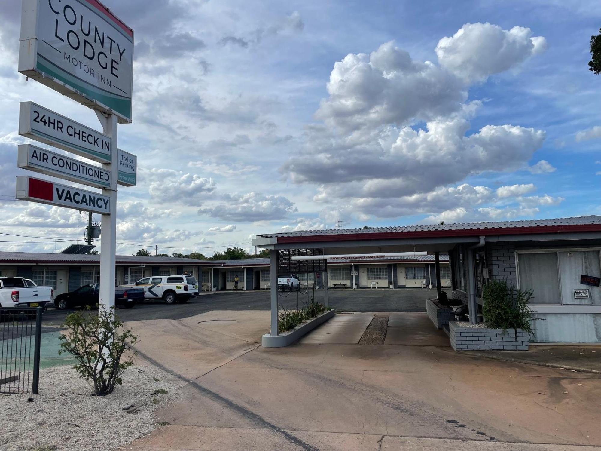 County Lodge Motor Inn West Wyalong Exterior foto