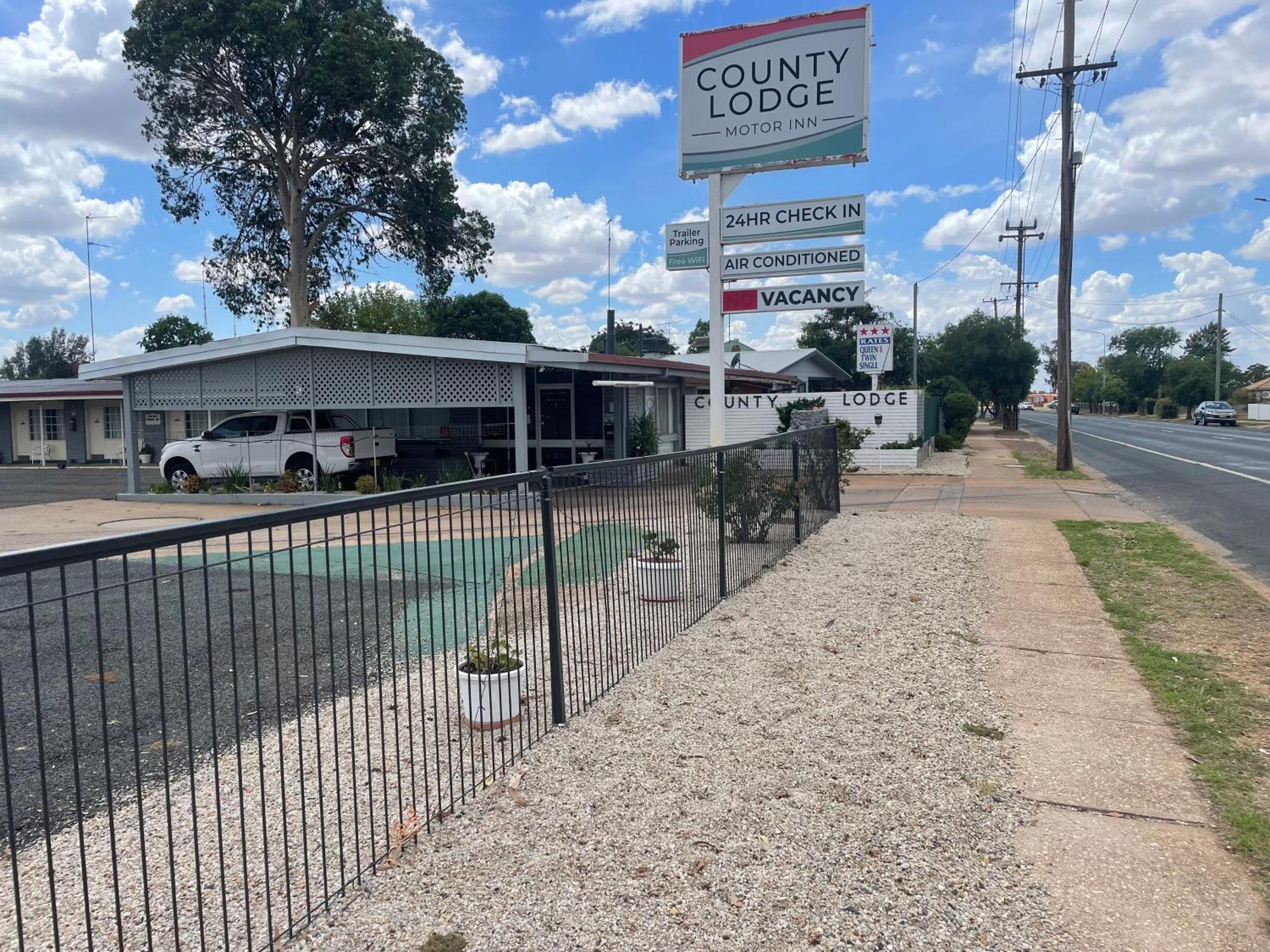 County Lodge Motor Inn West Wyalong Exterior foto
