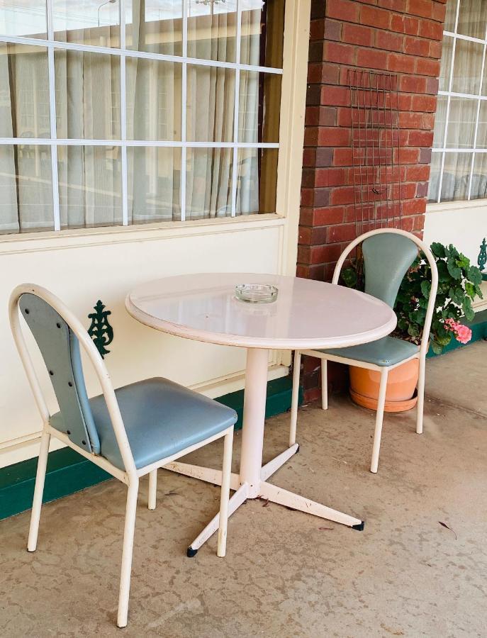 County Lodge Motor Inn West Wyalong Exterior foto